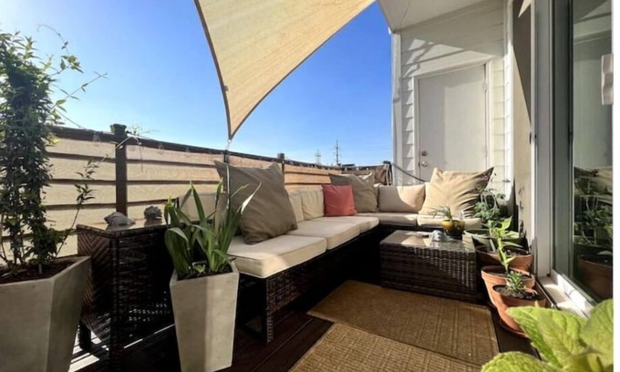 Charlotte Casa | NEW! Luxury 4 bedroom townhome 1 mile from Uptown