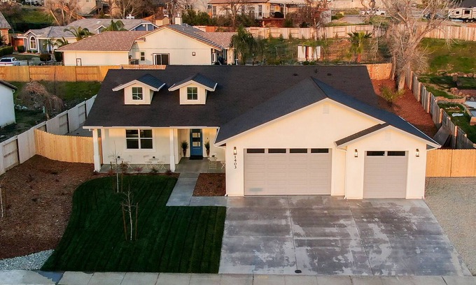 Redding Casa | **NEW Luxury 4Bdrm Home / Adventure Base Camp**