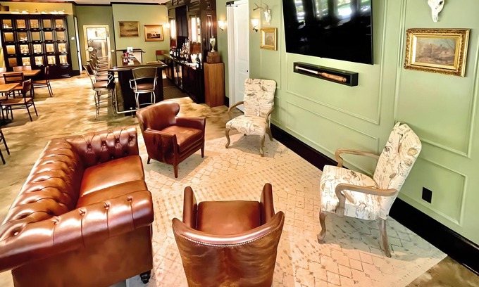 Fluker Cabina | New LUXURY 6 bed/6.5 Lodge, Spacious, Secluded, Steps away from fine dining!