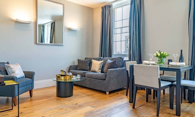 Upper Town Apartamento | New luxury apartment 5 min walk to the Royal Crescent/centre. Ideal for families