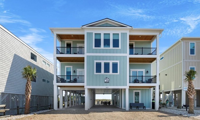 Supply Casa | New luxury beach front house steps from the ocean