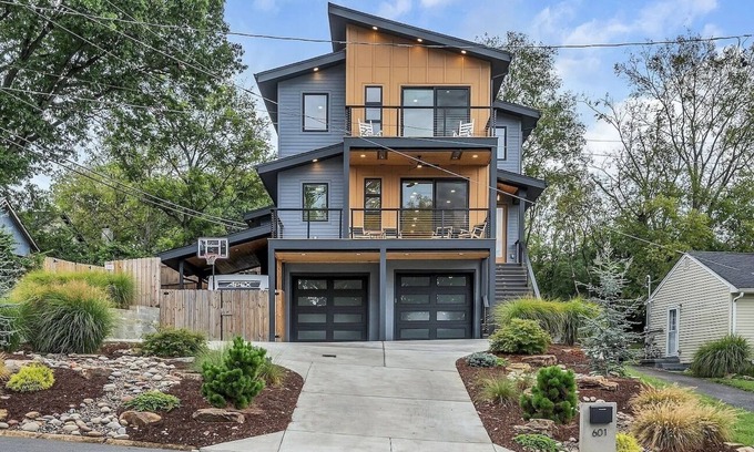 Shelby Hills Casa | New Luxury Custom House near Downtown, spacious & modern with Fun Amenities!