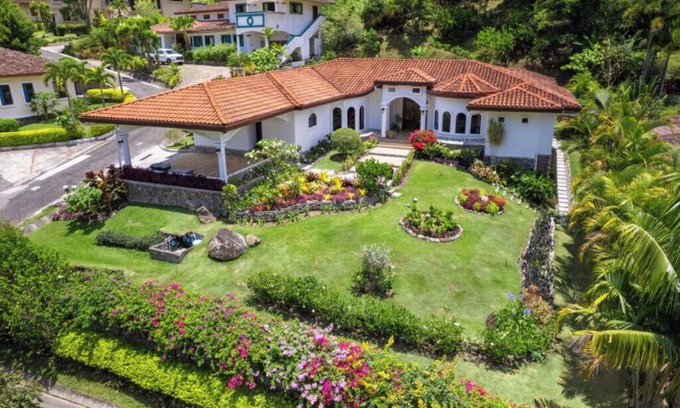 Boquete Casa | ¡NUEVA! Lujoso Casa Resort de 5 Estrellas Cerca de Todo King Jardín