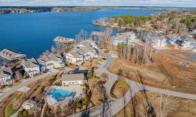 Littleton Condominio | NEW Luxury l Main Lake l Pool Access l Elevator