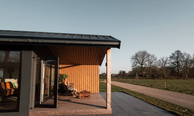 Hoogersmilde Chalet De Esquí | New Luxury Lodge with Meadow View - near National Park Drents-Friese Wold!
