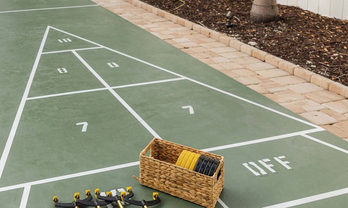 Bellevue Terrace Casa | New Luxury Stay. Backyard Games. Near Siesta Key.