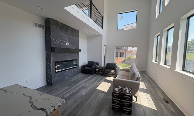 Olathe Casa | NEW Luxury townhome w/excellent location
