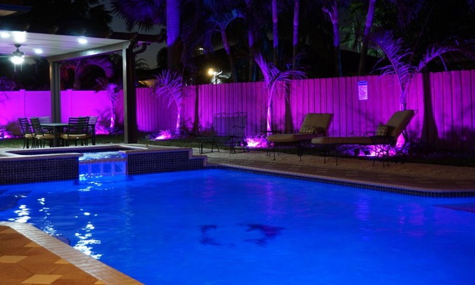 Richmond West Casa | NEW LUXURY VACATION DREAM RENTAL- SLEEPS 15!
