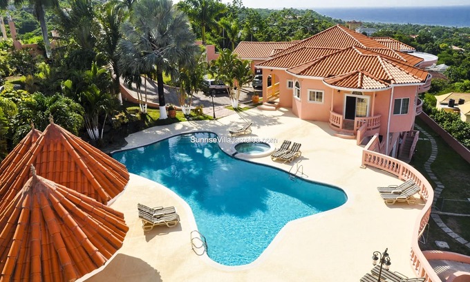 Tower Isle Villa | NUEVAS VILLAS DE LUJO CON HERMOSA VISTA AL MAR / COCINA PRIVADA, BAÑO, SALON, PISCINA