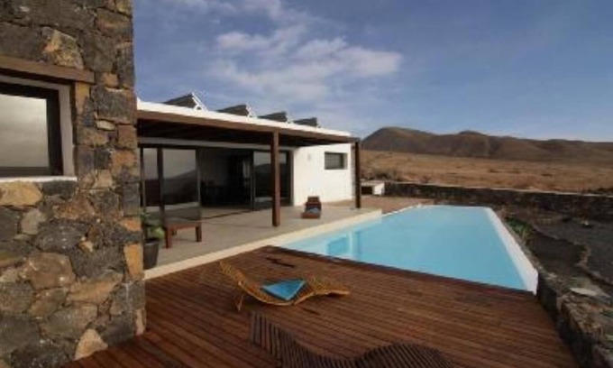 Tindaya Casa | Villa de Lujo privada con piscina y magnificas vistas. Ideal para teletrabajo