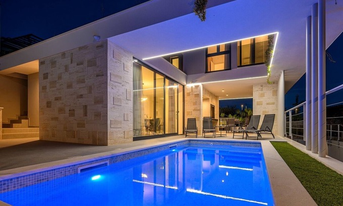 Podstrana Villa | Villa de lujo - Roma 1 y 2 con dos piscinas climatizadas de agua salada cerca del mar