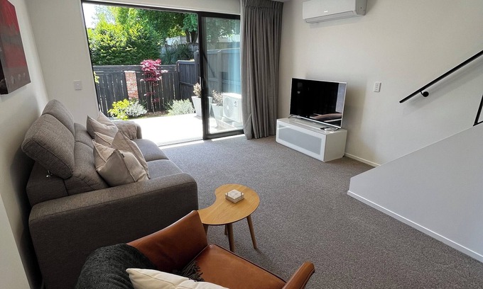 Merivale Casa | New Merivale townhouse, centrally located by Hagley Park and City.