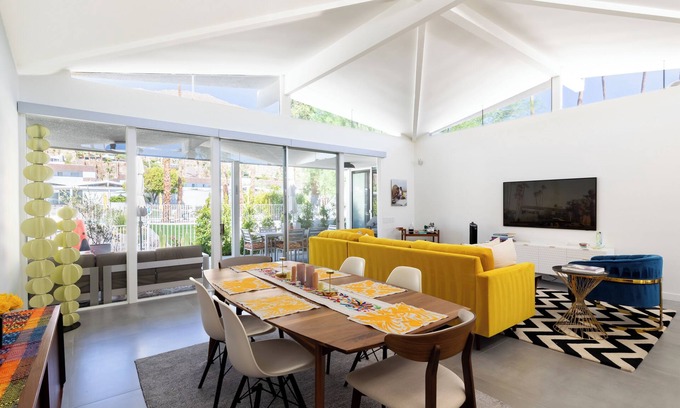 Indian Canyon Condominio | NEW! Mid-Century Canyon View Estates! 30-day Minimum