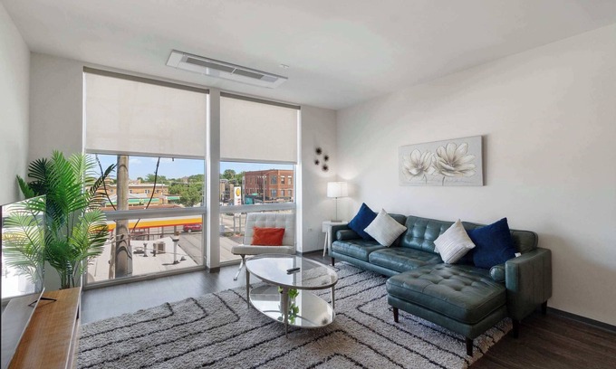 Palmer Square Apartamento | New, Modern 1BR City Escape