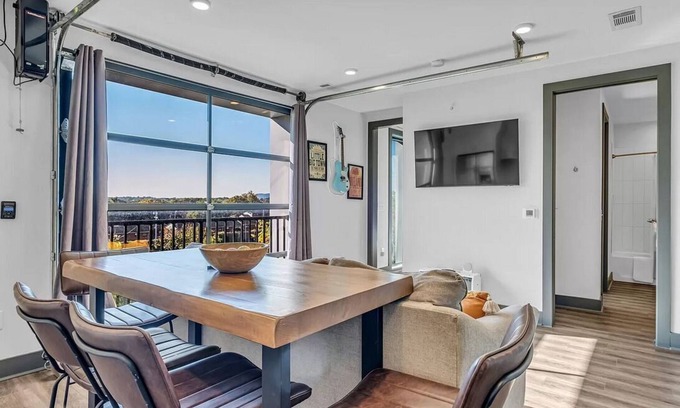 Academy Square Condominio | *NEW Modern 1BR|Sleeps 3|Broadway|Barstool Nash