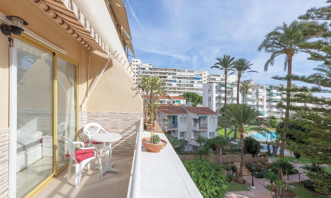 Carihuela Apartamento | Nuevo y moderno apartamento de 2 camas con balcón, aire acondicionado y Wi-Fi