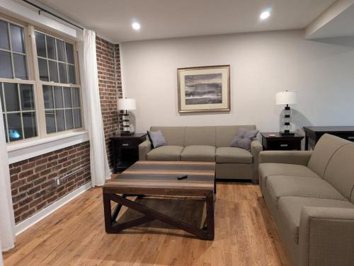 Maryville Apartamento | New Modern 2 BR in Excellent Location (201)