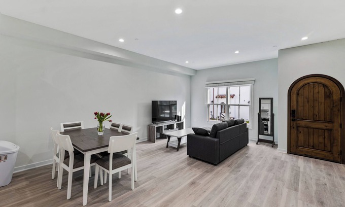 Lamanda Park Casa | New Modern 3B/3.5B Townhome with Private Parking in Pasadena