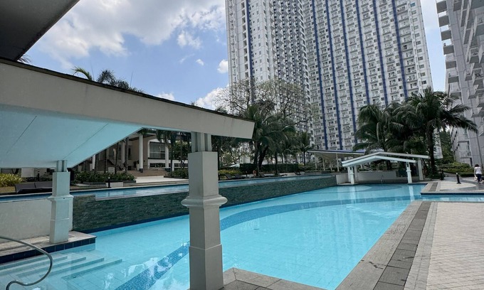 Bago Bantay Condominio | New, modern and clean, family friendly condo