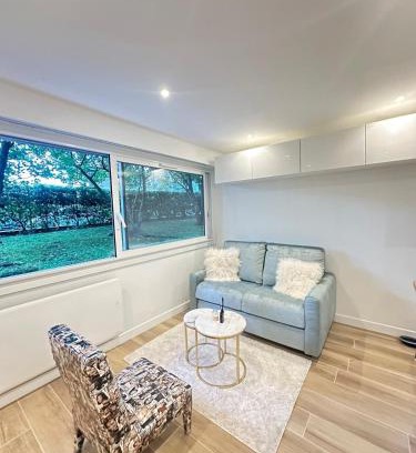Neuilly-sur-Seine Apartamento | New, modern and bright studio