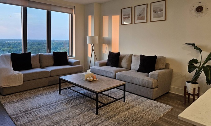 Oak Brook Apartamento | New modern and upscale 1-bedroom rental unit with great amenities!