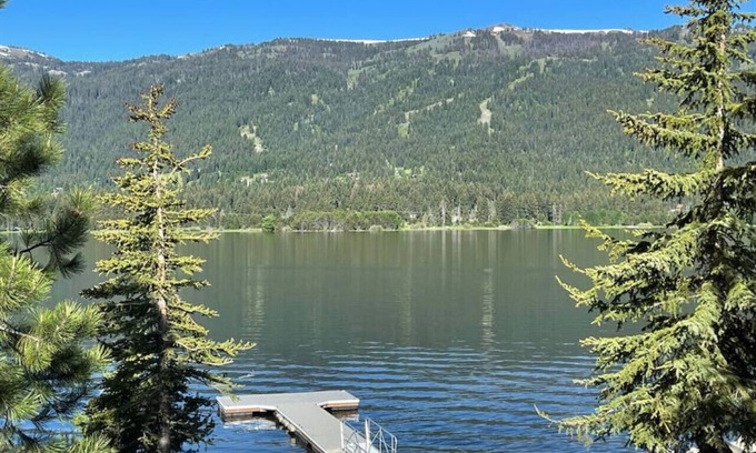 Tamarack Resort Casa | New! Modern Cabin w/fireplace/hot tub/sleeps 12