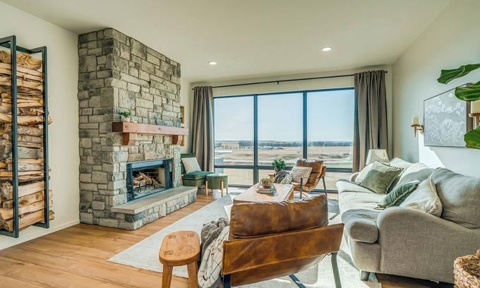 Bismarck Otro | New Modern Farmhouse with Epic Views