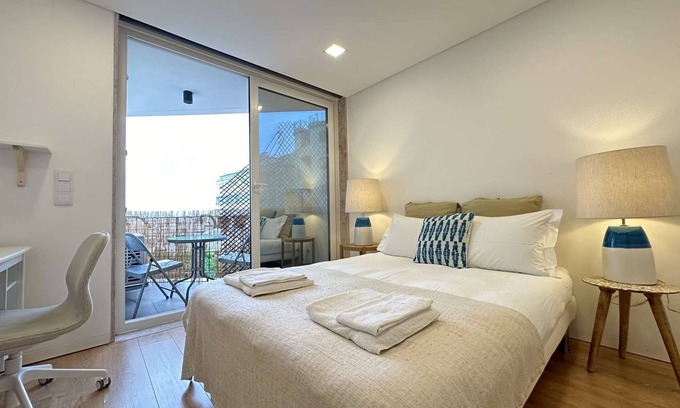 Penha de Franca Apartamento | ✨NEW! Modern Flat in City Center with Sunny Balcony | Comfortable for Long Stays