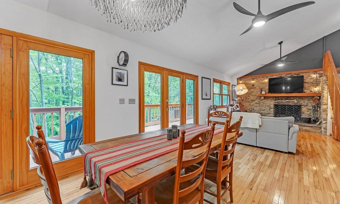 Old Timberline Casa | NEW! Modern Mountain Retreat Near Dolly Sods & Skiing