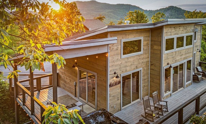 Wears Valley Cabina | NEW Modern. Mtn Views. Arcade. Hot Tub. Pool Table