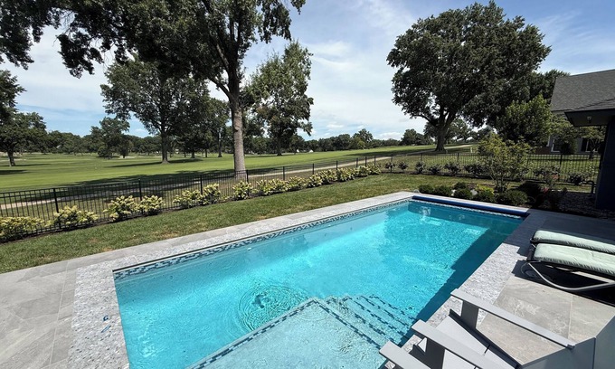 Prairie Hills Casa | New, modern residence with pool and GC view. Available World Cup month only.