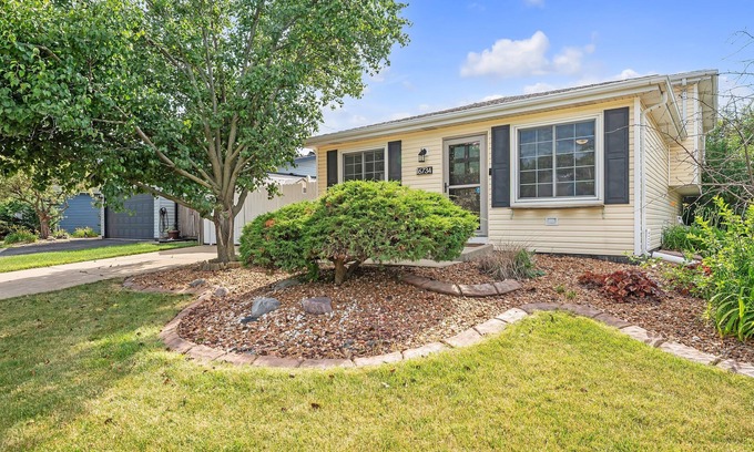 Orland Hills Casa | NEW! Modern Retreat with Private Pool & Yard