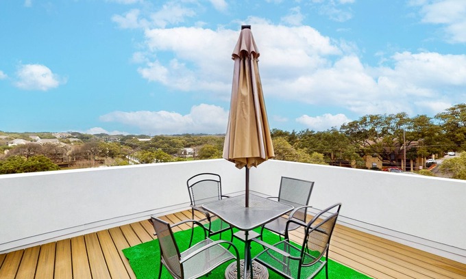 Wetmore Condominio | New modern town home with full kitchen, living room & top floor balcony