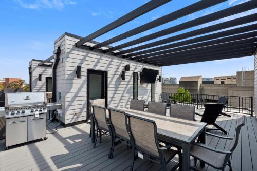 Iowa City Casa | New Modern Townhome with Rooftop Patio townhouse
