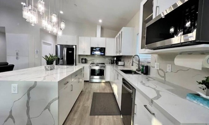 San Bernardino Casa | New & Modern with Accessibility-Family Friendly