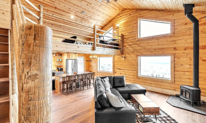 Belfry Cabina | NEW! Mountain Cabin Near Trails, Skiing & Yellowstone