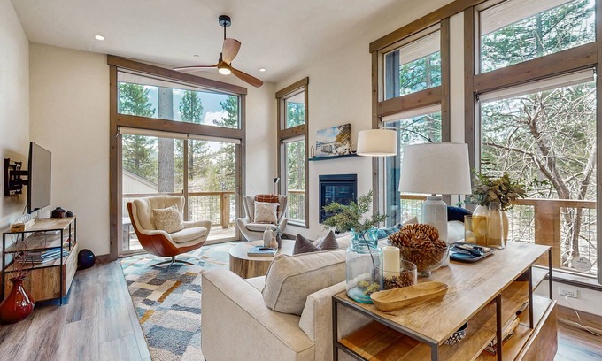 Truckee Casa | New, mountain-modern cabin with gas fireplace & great location