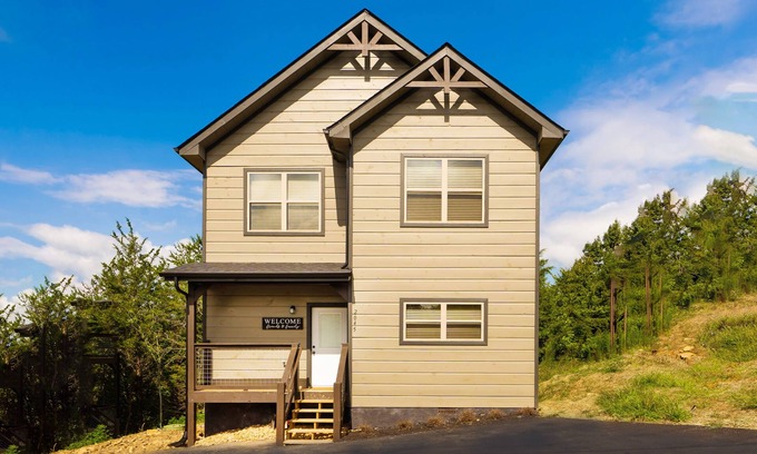 Sevierville Cabina | New mountain view cabin! Tucked away yet short drive to attractions
