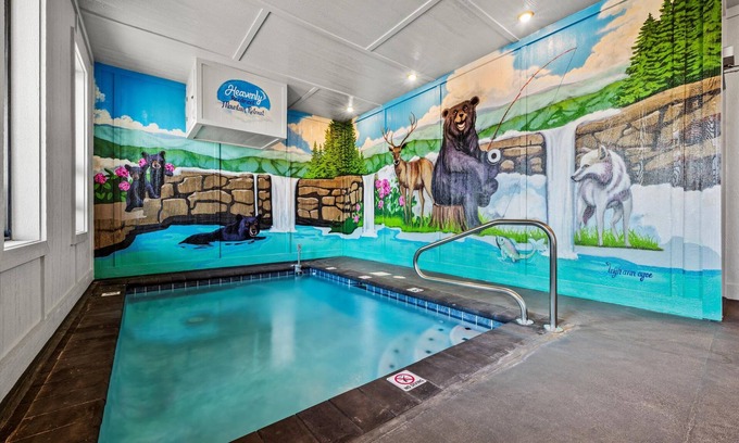 Sevierville Cabina | NEW | Mtn Views | Heated Pool | Movie Theater