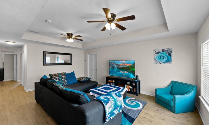 Northside Casa | ★NEW★N. Jax Home| Mins to ✈︎ | 4 Bed | EZ Check-In