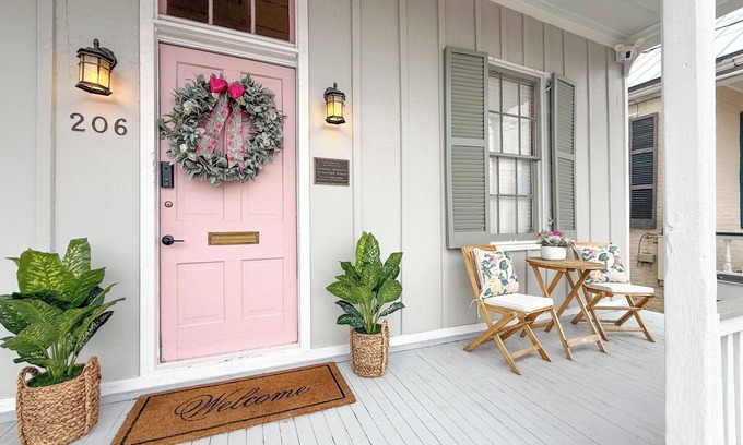 Natchez Casa | NEW NEW NEW Precious Cottage in Historic Downtown