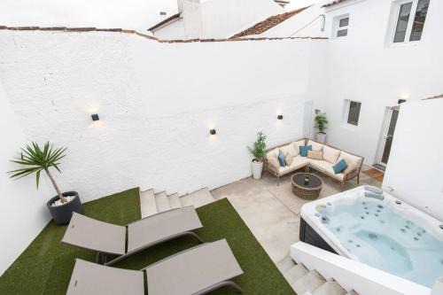Lagoa Casa | NEW! Oceanfront Home with HotTub, Lagoa Sao Miguel Azores