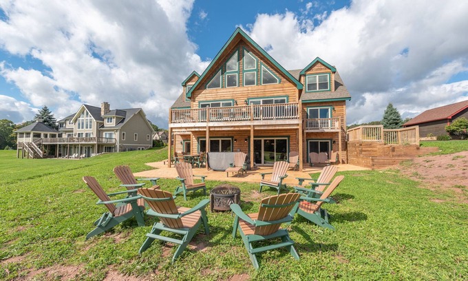 Waterfront Greens Casa | New! Oh Deer! Lodge: Lakefront, Pool, Two Hot Tubs!