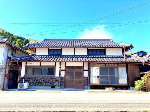 Fukuchiyama Casa | New Open ! 田舎の一棟貸 お庭でBBQやプール遊びができる貸切の宿 3ぴーす