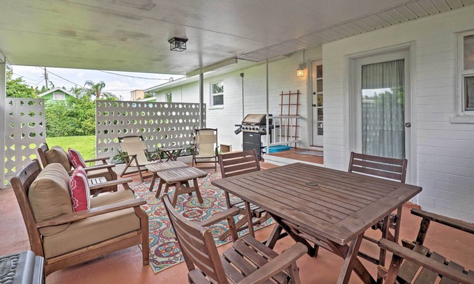 Rosemont Cabaña | ¡NUEVO! Ormond Beach Cottage w / Patio - Walk to Ocean!