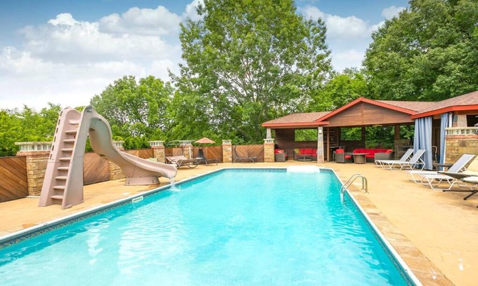 Franklin Casa | NEW Outdoor Oasis Pool, Hot Tub, Firepl, 6 bedr