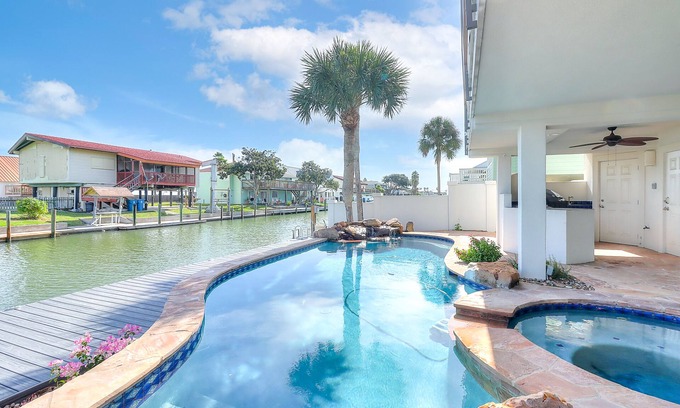 Key Allegro Casa | New Ownership - Canal-front home with pool, pool spa, kayaks, dock, & casita
