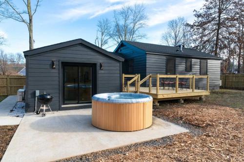 New Paltz Casa | New Paltz Zen Wellness Cabin w/Hot Tub