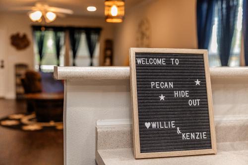 Brenham Casa | New Pecan Hide Out is a Rustic Home with Fire Pit and Tree House
