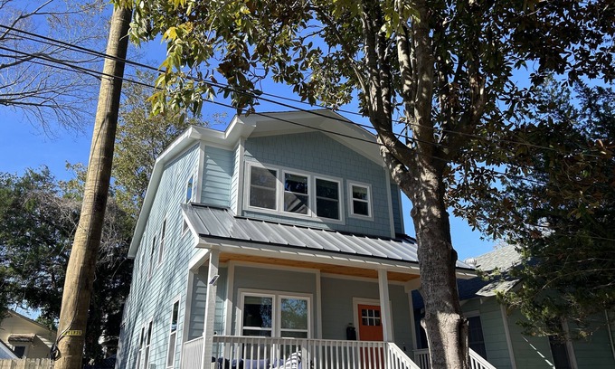 Wilmington Casa | New Pet Freindly Home in historic Downtown Wilmington with fenced yard